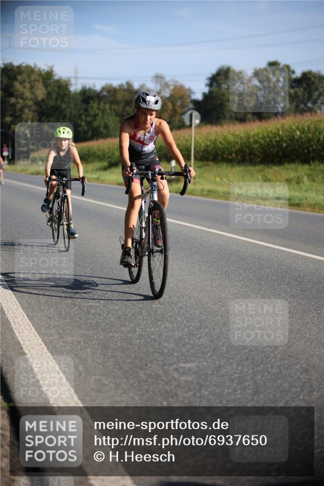 01.09.2024 - 17. Tribühne Triathlon H.Heesch http://msf.ph/oto/6937650 01.09.2024 09:40:48 Radfahren 58, 75, 78, 83, 86, 92, 99, 100, 104, 124 meine-sportfotos.de