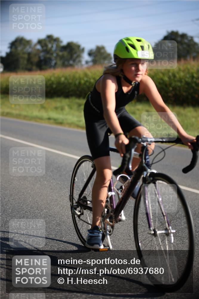 01.09.2024 - 17. Tribühne Triathlon H.Heesch http://msf.ph/oto/6937680 01.09.2024 09:40:49 Radfahren 58, 75, 78, 83, 86, 92, 99, 100, 104, 124 meine-sportfotos.de