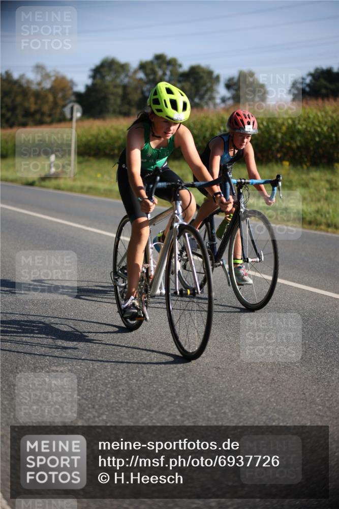 01.09.2024 - 17. Tribühne Triathlon H.Heesch http://msf.ph/oto/6937726 01.09.2024 09:40:52 Radfahren 75, 86, 100, 124, 128 meine-sportfotos.de