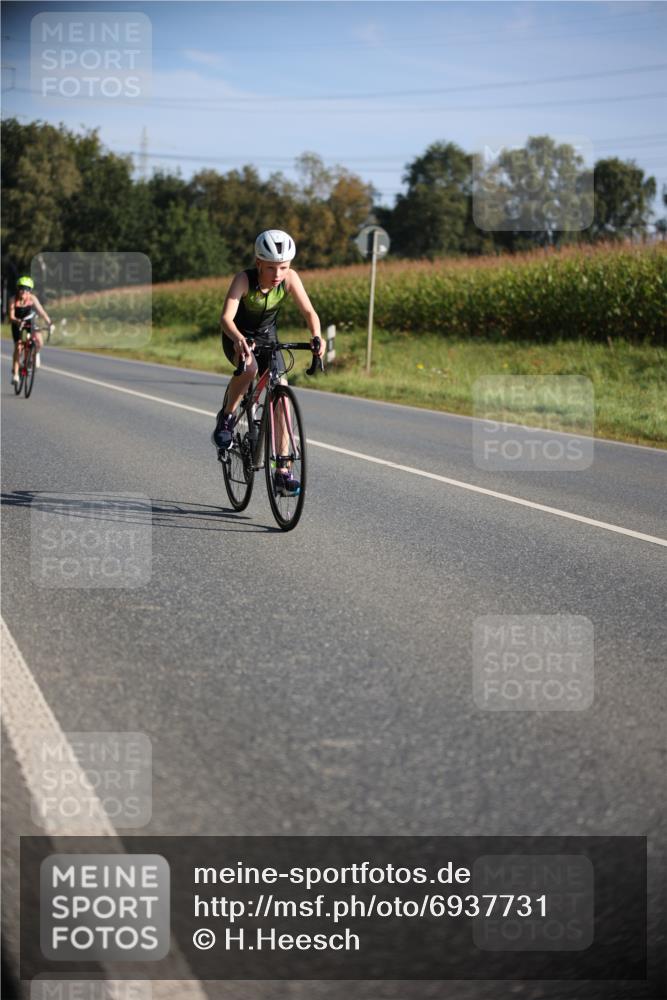 01.09.2024 - 17. Tribühne Triathlon H.Heesch http://msf.ph/oto/6937731 01.09.2024 09:41:01 Radfahren 113, 121, 128 meine-sportfotos.de