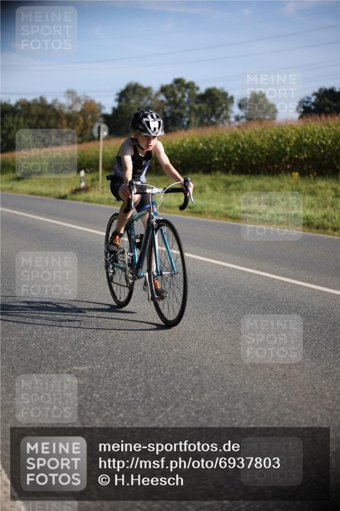 01.09.2024 - 17. Tribühne Triathlon H.Heesch http://msf.ph/oto/6937803 01.09.2024 09:41:13 Radfahren 70, 77, 96 meine-sportfotos.de