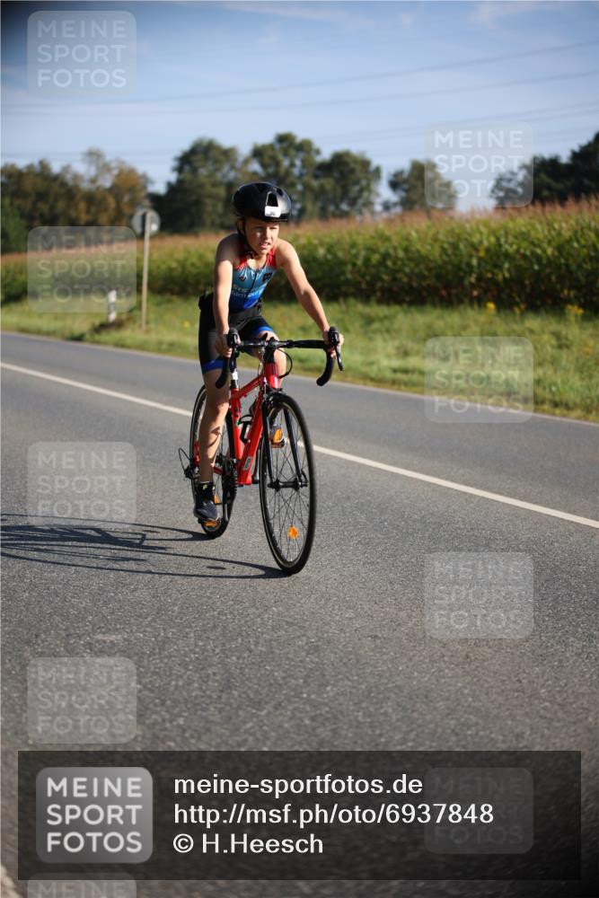 01.09.2024 - 17. Tribühne Triathlon H.Heesch http://msf.ph/oto/6937848 01.09.2024 09:41:21 Radfahren 63, 96, 110, 112 meine-sportfotos.de