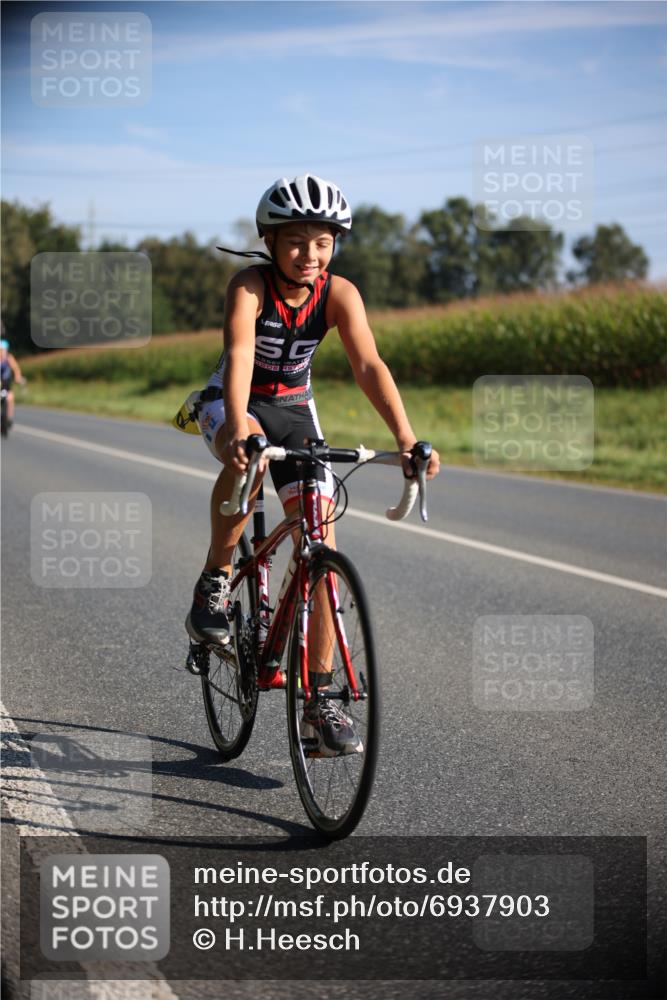 01.09.2024 - 17. Tribühne Triathlon H.Heesch http://msf.ph/oto/6937903 01.09.2024 09:41:31 Radfahren 63, 80, 81, 87, 110, 112, 123 meine-sportfotos.de