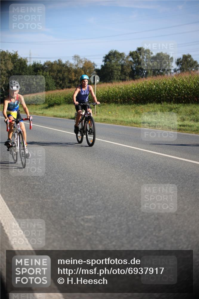 01.09.2024 - 17. Tribühne Triathlon H.Heesch http://msf.ph/oto/6937917 01.09.2024 09:41:34 Radfahren 80, 81, 87, 123, 125 meine-sportfotos.de