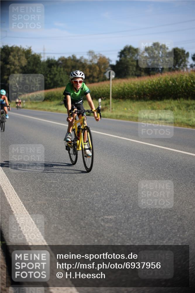 01.09.2024 - 17. Tribühne Triathlon H.Heesch http://msf.ph/oto/6937956 01.09.2024 09:41:44 Radfahren 102, 125, 129 meine-sportfotos.de