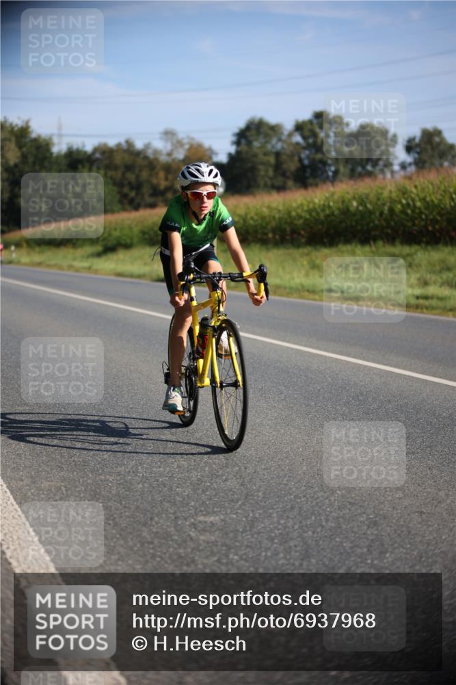01.09.2024 - 17. Tribühne Triathlon H.Heesch http://msf.ph/oto/6937968 01.09.2024 09:41:44 Radfahren 102, 125, 129 meine-sportfotos.de