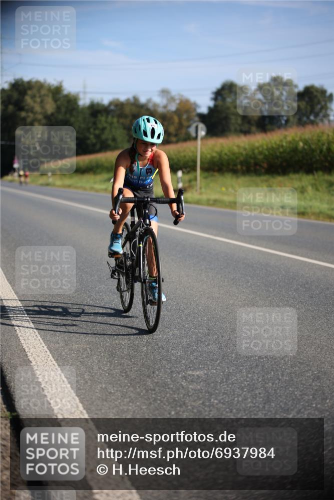01.09.2024 - 17. Tribühne Triathlon H.Heesch http://msf.ph/oto/6937984 01.09.2024 09:41:46 Radfahren 102, 125, 129 meine-sportfotos.de