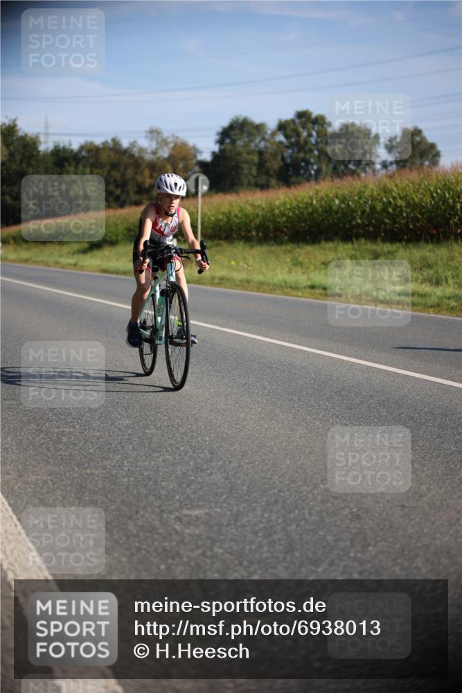 01.09.2024 - 17. Tribühne Triathlon H.Heesch http://msf.ph/oto/6938013 01.09.2024 09:42:07 Radfahren 97, 126, 127 meine-sportfotos.de
