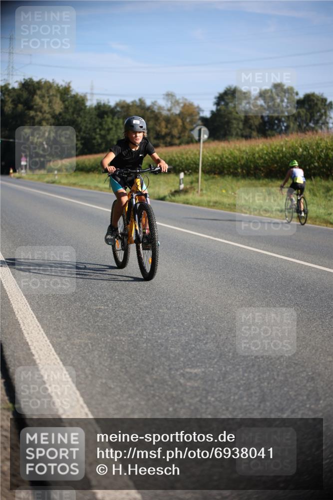 01.09.2024 - 17. Tribühne Triathlon H.Heesch http://msf.ph/oto/6938041 01.09.2024 09:42:09 Radfahren 97, 126, 127 meine-sportfotos.de