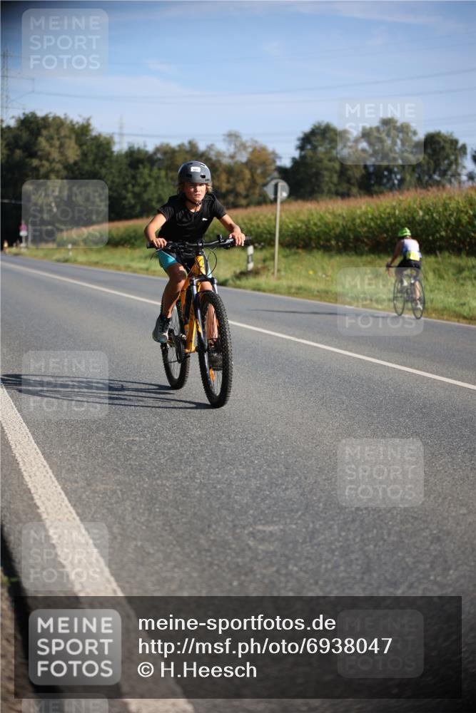 01.09.2024 - 17. Tribühne Triathlon H.Heesch http://msf.ph/oto/6938047 01.09.2024 09:42:09 Radfahren 97, 126, 127 meine-sportfotos.de
