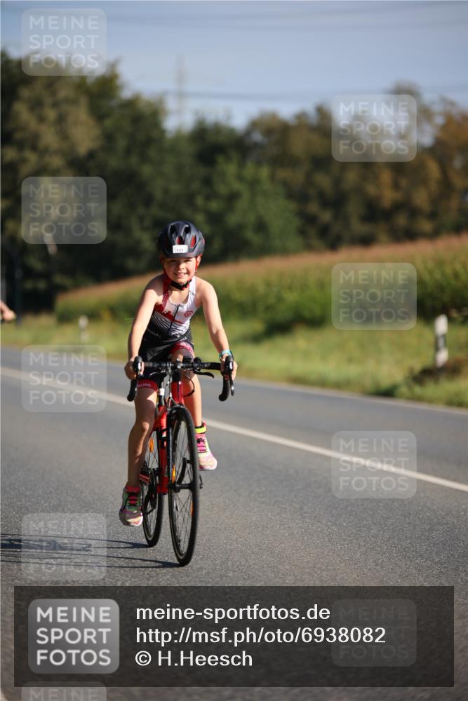 01.09.2024 - 17. Tribühne Triathlon H.Heesch http://msf.ph/oto/6938082 01.09.2024 09:42:56 Radfahren 74, 75, 121 meine-sportfotos.de