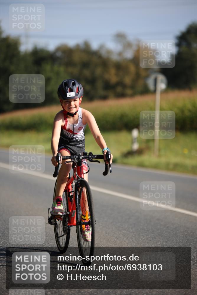 01.09.2024 - 17. Tribühne Triathlon H.Heesch http://msf.ph/oto/6938103 01.09.2024 09:42:56 Radfahren 74, 75, 121 meine-sportfotos.de