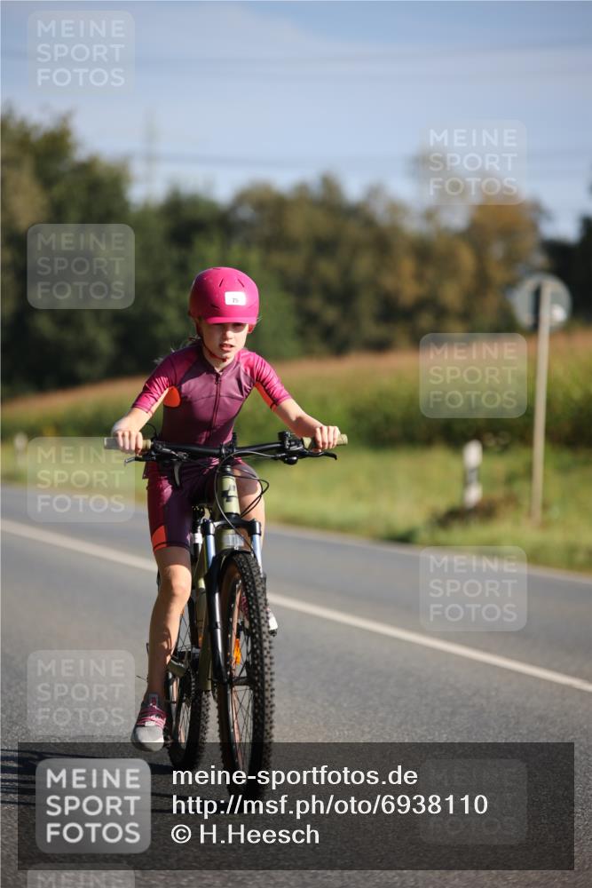 01.09.2024 - 17. Tribühne Triathlon H.Heesch http://msf.ph/oto/6938110 01.09.2024 09:42:58 Radfahren 74, 75, 121 meine-sportfotos.de