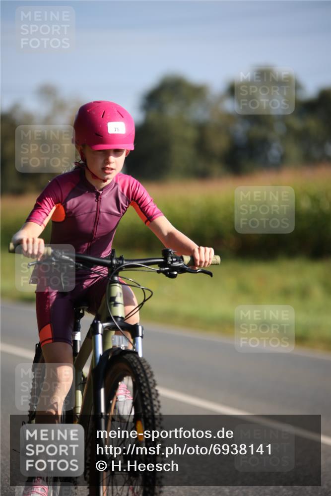 01.09.2024 - 17. Tribühne Triathlon H.Heesch http://msf.ph/oto/6938141 01.09.2024 09:42:58 Radfahren 74, 75, 121 meine-sportfotos.de
