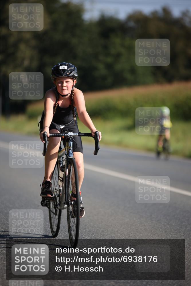 01.09.2024 - 17. Tribühne Triathlon H.Heesch http://msf.ph/oto/6938176 01.09.2024 09:43:25 Radfahren 95, 123 meine-sportfotos.de