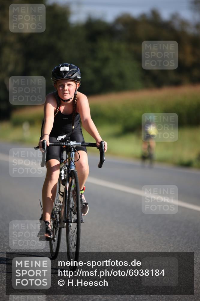 01.09.2024 - 17. Tribühne Triathlon H.Heesch http://msf.ph/oto/6938184 01.09.2024 09:43:25 Radfahren 95, 123 meine-sportfotos.de
