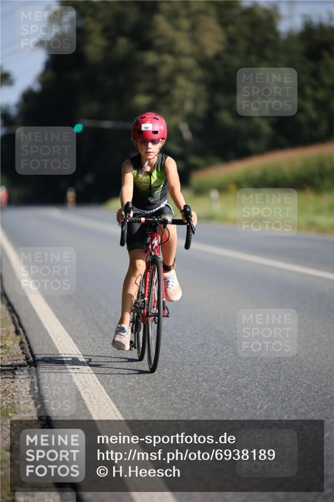 01.09.2024 - 17. Tribühne Triathlon H.Heesch http://msf.ph/oto/6938189 01.09.2024 09:43:49 Radfahren 102 meine-sportfotos.de