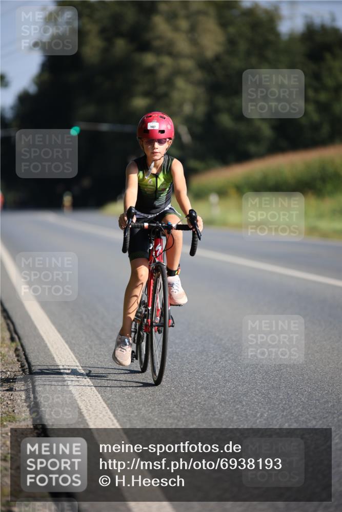 01.09.2024 - 17. Tribühne Triathlon H.Heesch http://msf.ph/oto/6938193 01.09.2024 09:43:49 Radfahren 102 meine-sportfotos.de
