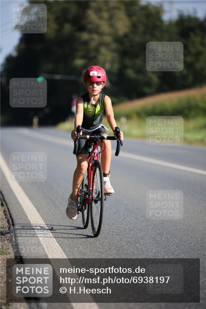 01.09.2024 - 17. Tribühne Triathlon H.Heesch http://msf.ph/oto/6938197 01.09.2024 09:43:49 Radfahren 102 meine-sportfotos.de
