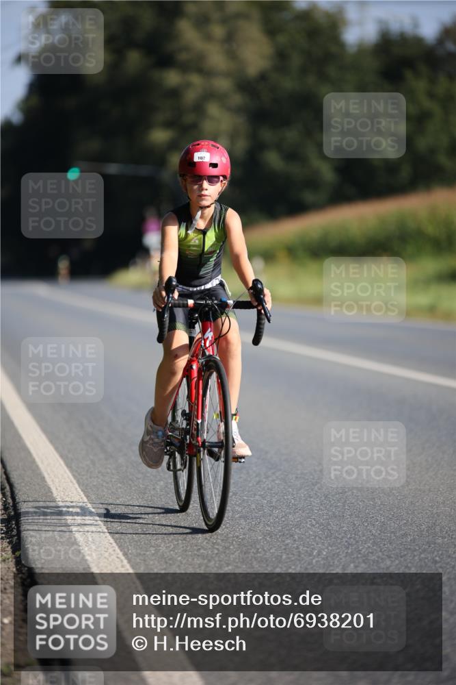 01.09.2024 - 17. Tribühne Triathlon H.Heesch http://msf.ph/oto/6938201 01.09.2024 09:43:49 Radfahren 102 meine-sportfotos.de