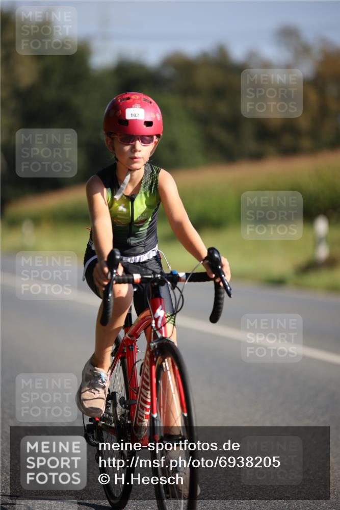 01.09.2024 - 17. Tribühne Triathlon H.Heesch http://msf.ph/oto/6938205 01.09.2024 09:43:49 Radfahren 102 meine-sportfotos.de