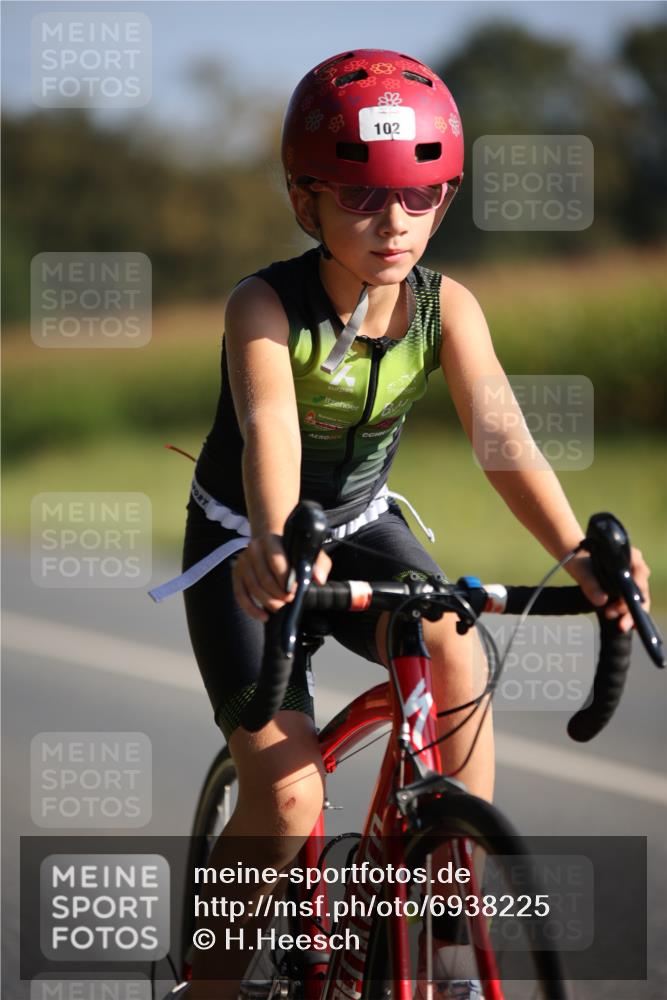 01.09.2024 - 17. Tribühne Triathlon H.Heesch http://msf.ph/oto/6938225 01.09.2024 09:43:50 Radfahren 102 meine-sportfotos.de