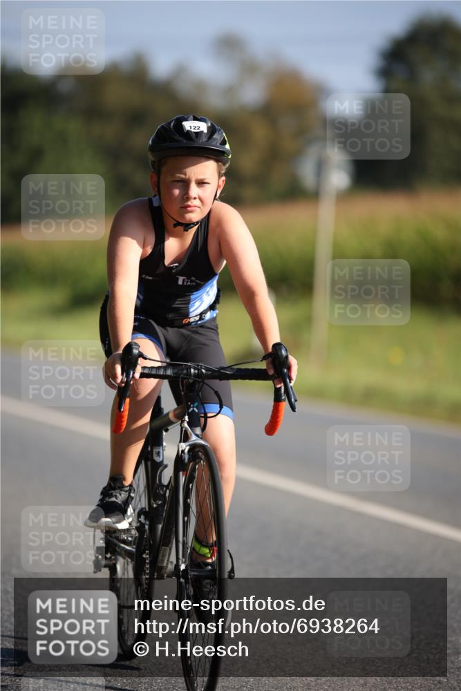 01.09.2024 - 17. Tribühne Triathlon H.Heesch http://msf.ph/oto/6938264 01.09.2024 09:44:08 Radfahren 122, 126 meine-sportfotos.de
