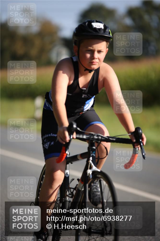 01.09.2024 - 17. Tribühne Triathlon H.Heesch http://msf.ph/oto/6938277 01.09.2024 09:44:08 Radfahren 122, 126 meine-sportfotos.de