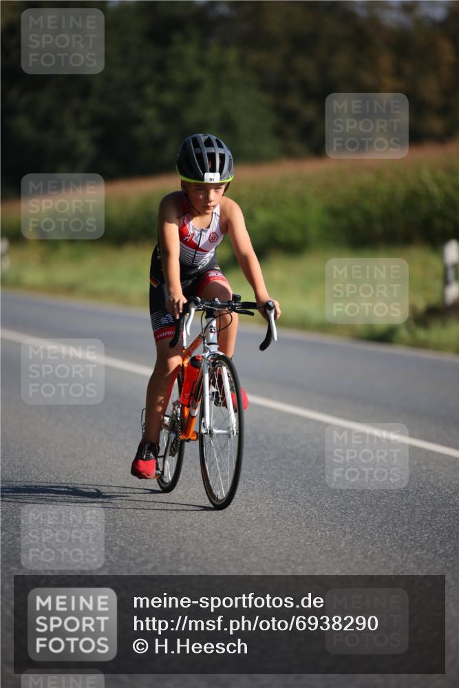 01.09.2024 - 17. Tribühne Triathlon H.Heesch http://msf.ph/oto/6938290 01.09.2024 09:44:37 Radfahren 91, 101 meine-sportfotos.de