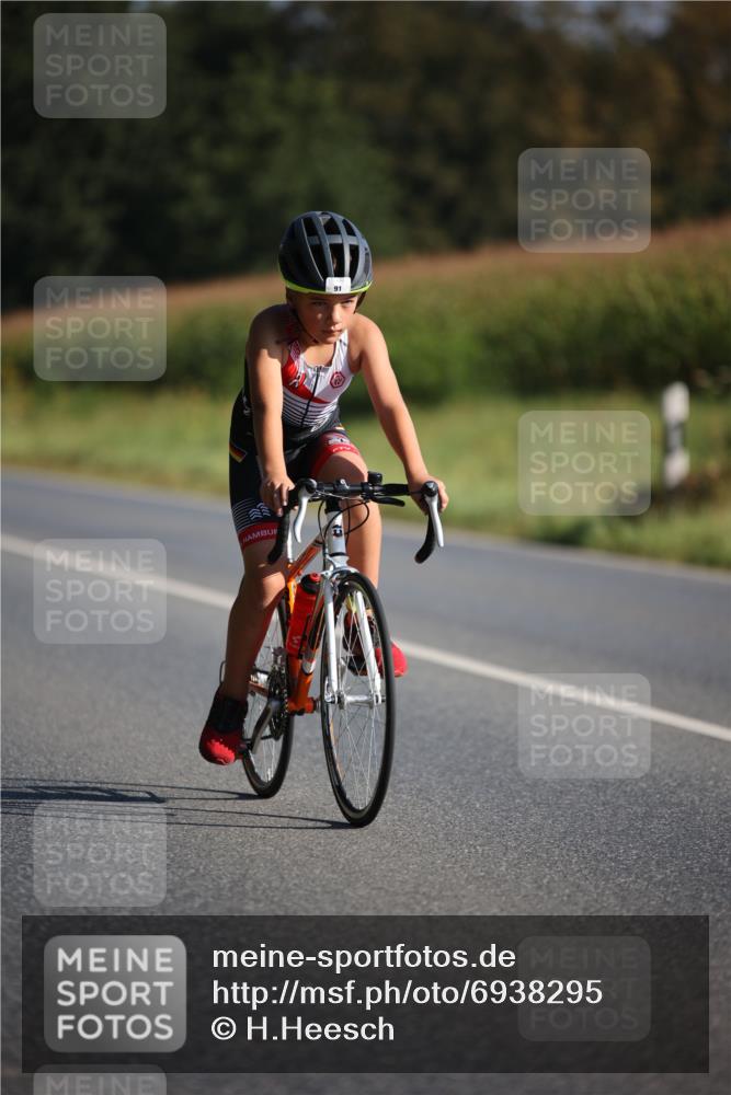 01.09.2024 - 17. Tribühne Triathlon H.Heesch http://msf.ph/oto/6938295 01.09.2024 09:44:37 Radfahren 91, 101 meine-sportfotos.de