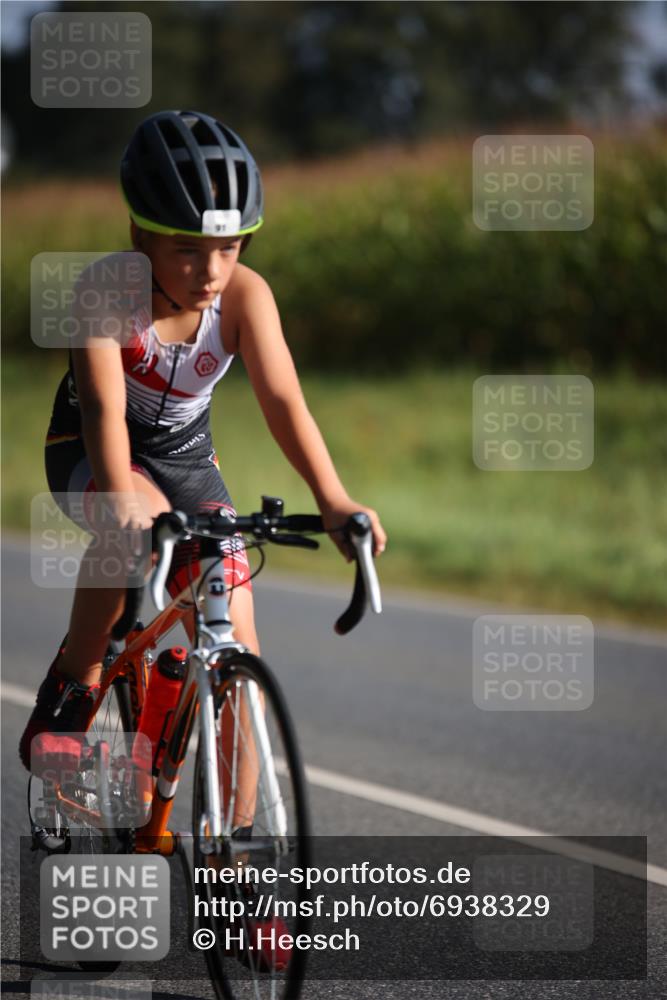 01.09.2024 - 17. Tribühne Triathlon H.Heesch http://msf.ph/oto/6938329 01.09.2024 09:44:38 Radfahren 91, 101 meine-sportfotos.de