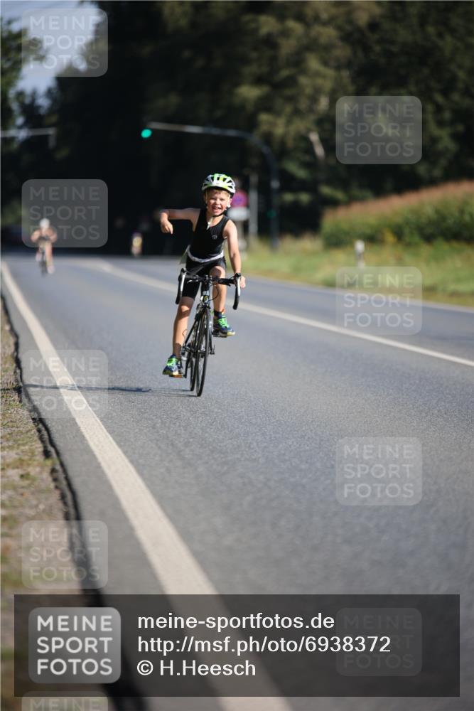 01.09.2024 - 17. Tribühne Triathlon H.Heesch http://msf.ph/oto/6938372 01.09.2024 09:45:23 Radfahren 69 meine-sportfotos.de