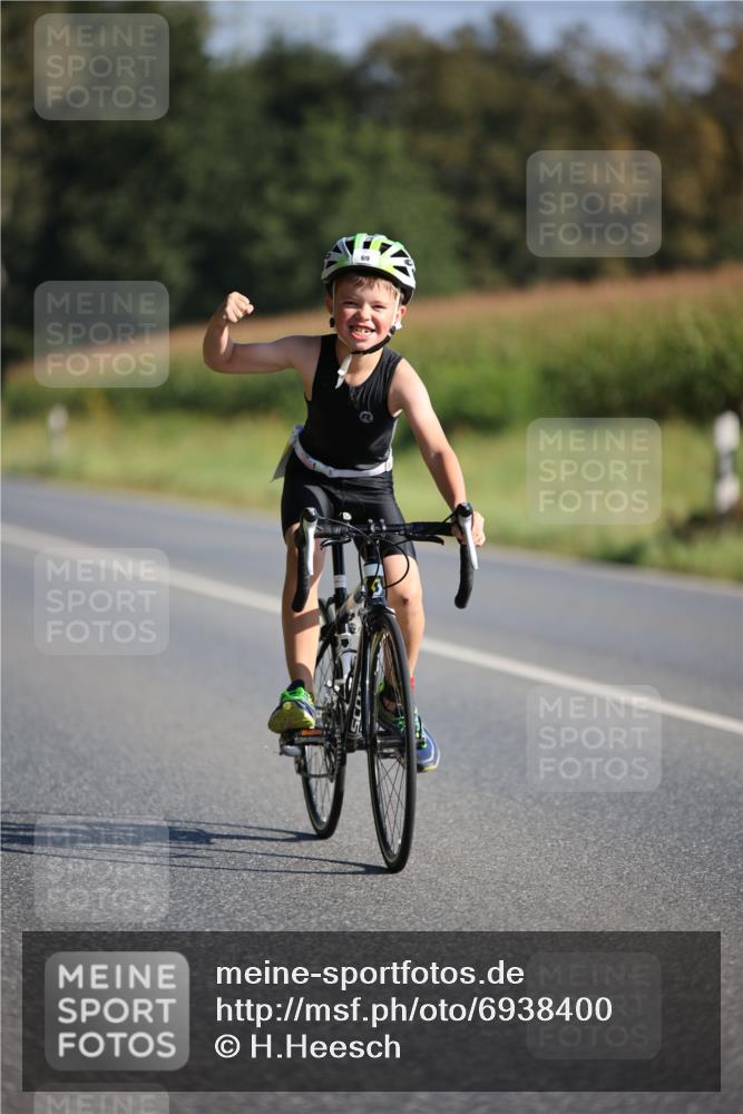 01.09.2024 - 17. Tribühne Triathlon H.Heesch http://msf.ph/oto/6938400 01.09.2024 09:45:25 Radfahren 69 meine-sportfotos.de