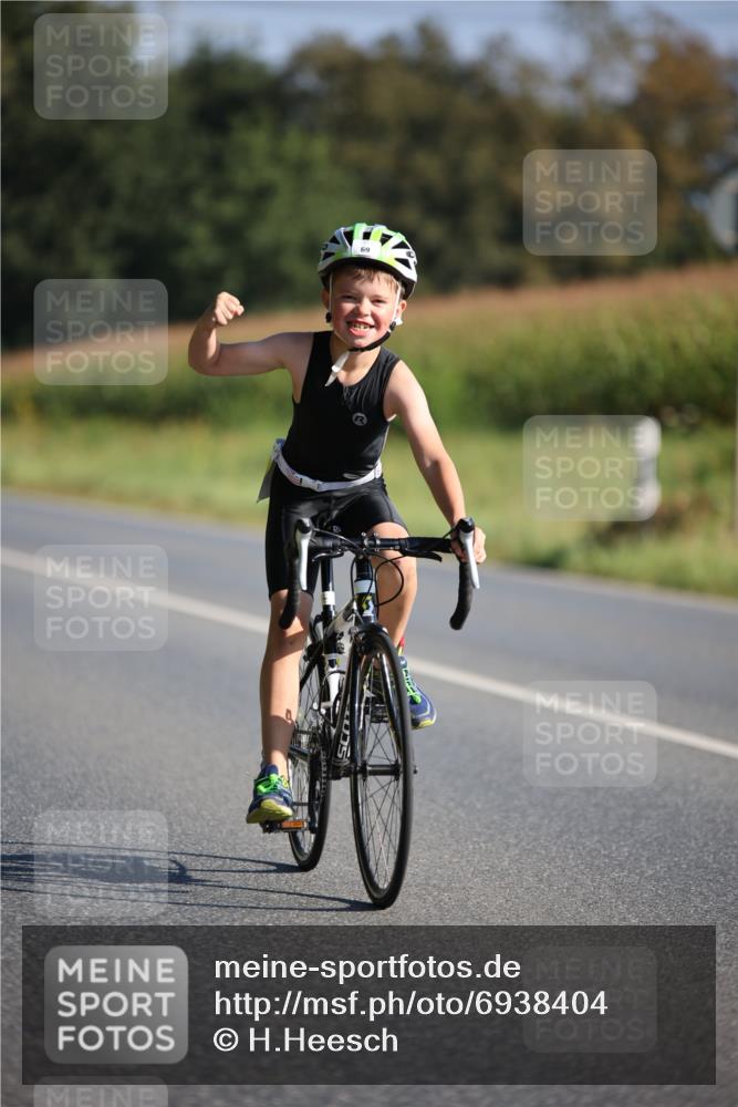 01.09.2024 - 17. Tribühne Triathlon H.Heesch http://msf.ph/oto/6938404 01.09.2024 09:45:25 Radfahren 69 meine-sportfotos.de