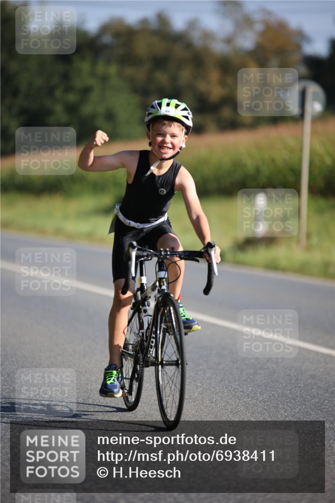 01.09.2024 - 17. Tribühne Triathlon H.Heesch http://msf.ph/oto/6938411 01.09.2024 09:45:25 Radfahren 69 meine-sportfotos.de