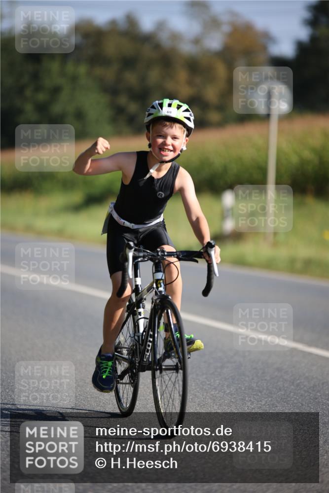 01.09.2024 - 17. Tribühne Triathlon H.Heesch http://msf.ph/oto/6938415 01.09.2024 09:45:25 Radfahren 69 meine-sportfotos.de