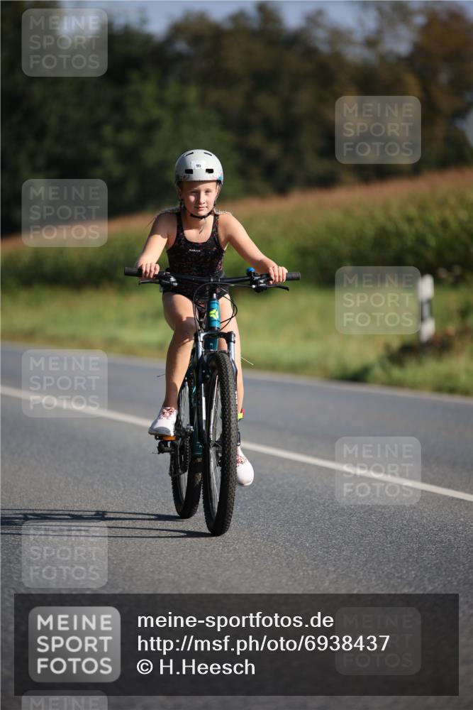 01.09.2024 - 17. Tribühne Triathlon H.Heesch http://msf.ph/oto/6938437 01.09.2024 09:45:36 Radfahren 95 meine-sportfotos.de