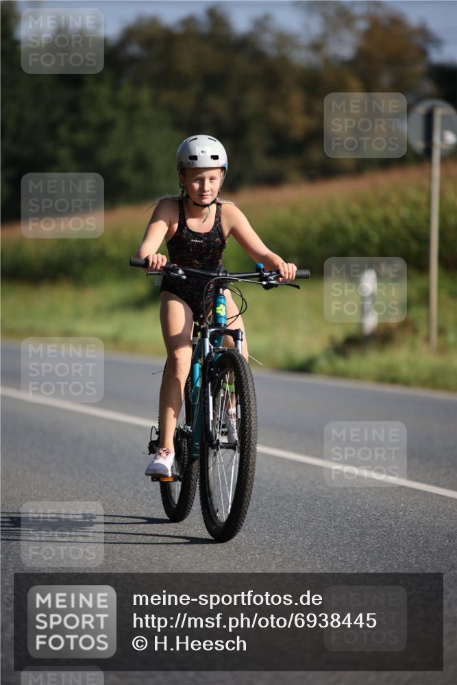 01.09.2024 - 17. Tribühne Triathlon H.Heesch http://msf.ph/oto/6938445 01.09.2024 09:45:36 Radfahren 95 meine-sportfotos.de