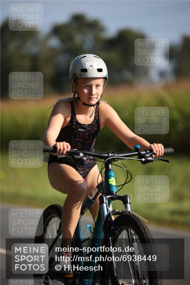 01.09.2024 - 17. Tribühne Triathlon H.Heesch http://msf.ph/oto/6938449 01.09.2024 09:45:37 Radfahren 95 meine-sportfotos.de