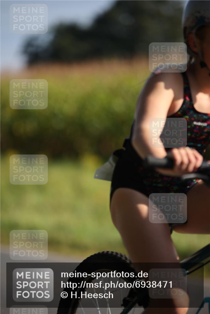 01.09.2024 - 17. Tribühne Triathlon H.Heesch http://msf.ph/oto/6938471 01.09.2024 09:45:38 Radfahren 95 meine-sportfotos.de