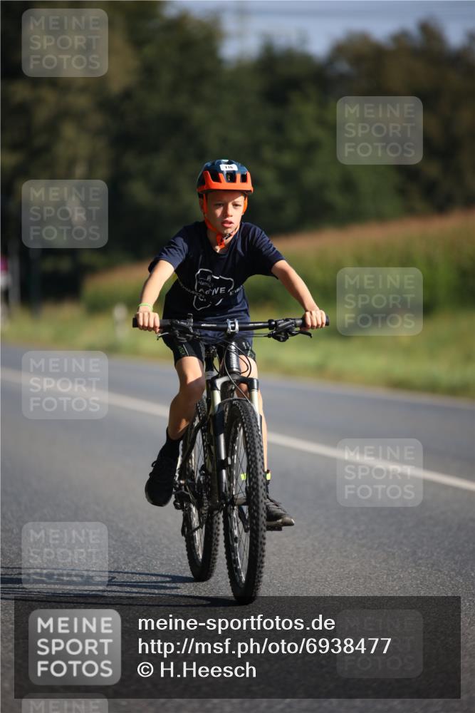 01.09.2024 - 17. Tribühne Triathlon H.Heesch http://msf.ph/oto/6938477 01.09.2024 09:46:20 Radfahren 116 meine-sportfotos.de