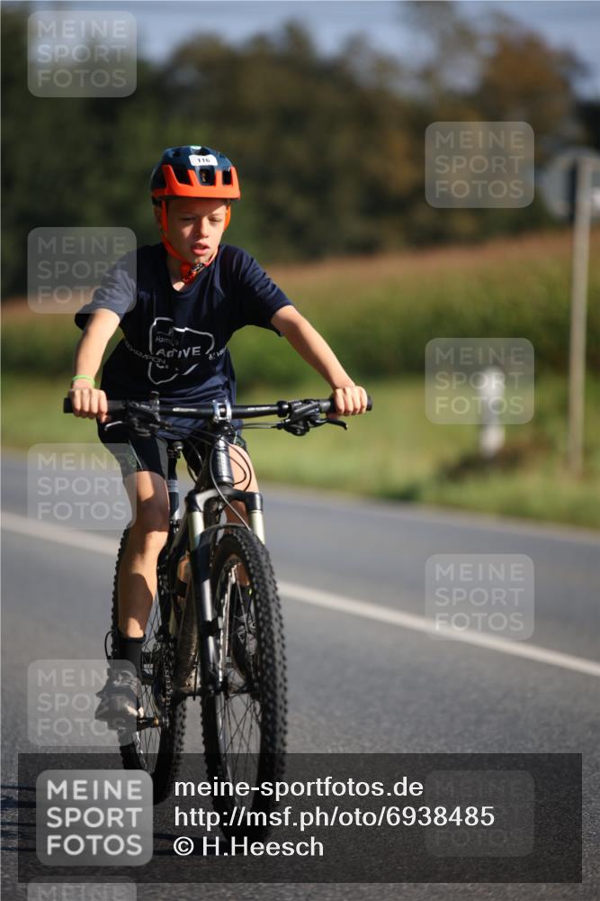 01.09.2024 - 17. Tribühne Triathlon H.Heesch http://msf.ph/oto/6938485 01.09.2024 09:46:21 Radfahren 116 meine-sportfotos.de