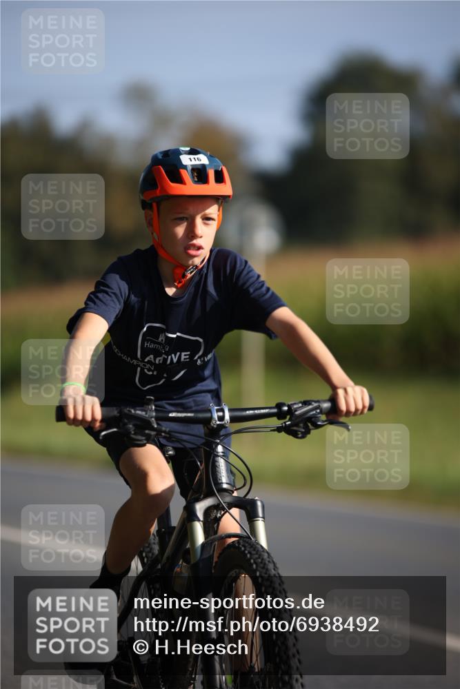 01.09.2024 - 17. Tribühne Triathlon H.Heesch http://msf.ph/oto/6938492 01.09.2024 09:46:21 Radfahren 116 meine-sportfotos.de