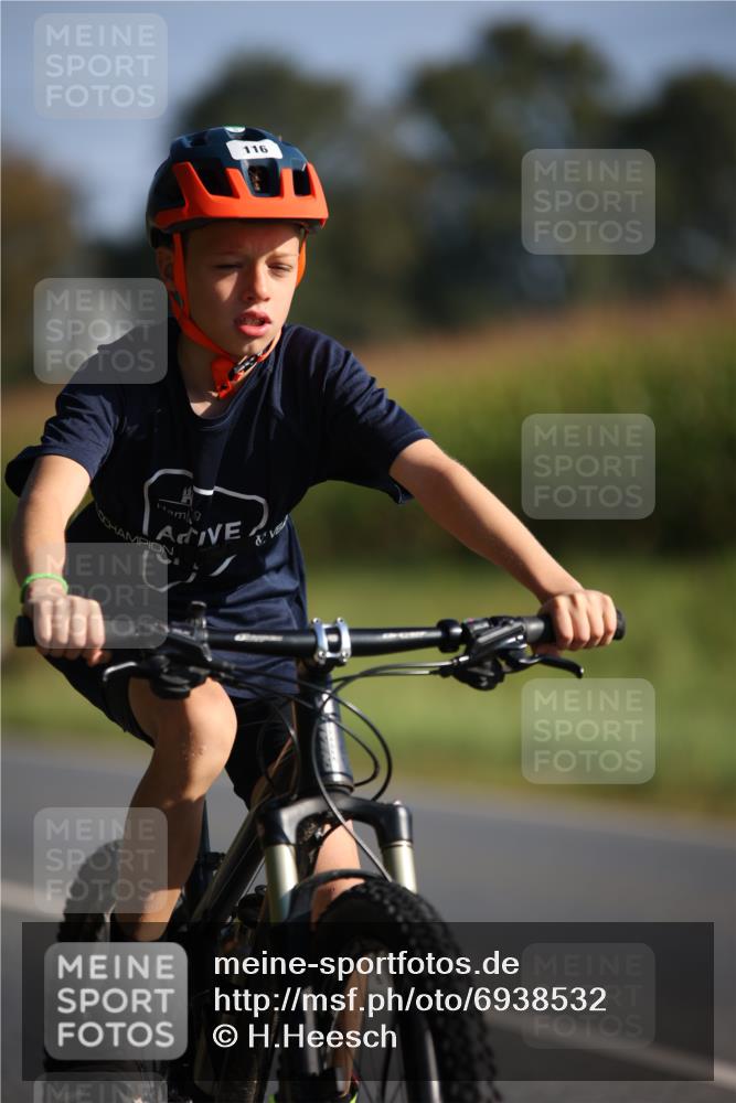 01.09.2024 - 17. Tribühne Triathlon H.Heesch http://msf.ph/oto/6938532 01.09.2024 09:46:21 Radfahren 116 meine-sportfotos.de