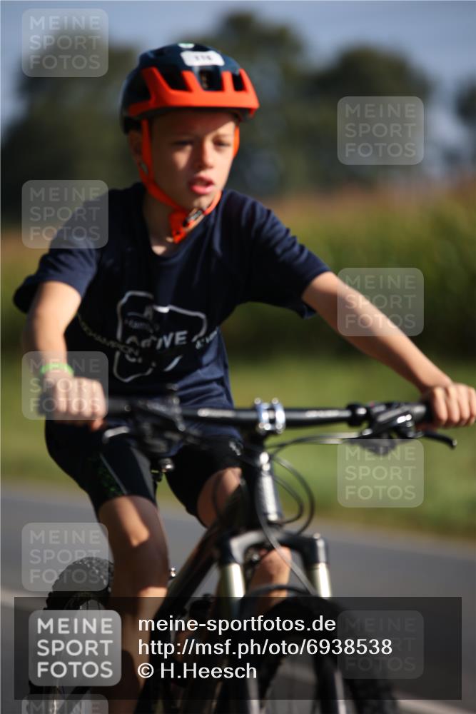 01.09.2024 - 17. Tribühne Triathlon H.Heesch http://msf.ph/oto/6938538 01.09.2024 09:46:21 Radfahren 116 meine-sportfotos.de