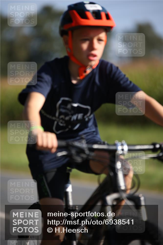 01.09.2024 - 17. Tribühne Triathlon H.Heesch http://msf.ph/oto/6938541 01.09.2024 09:46:21 Radfahren 116 meine-sportfotos.de