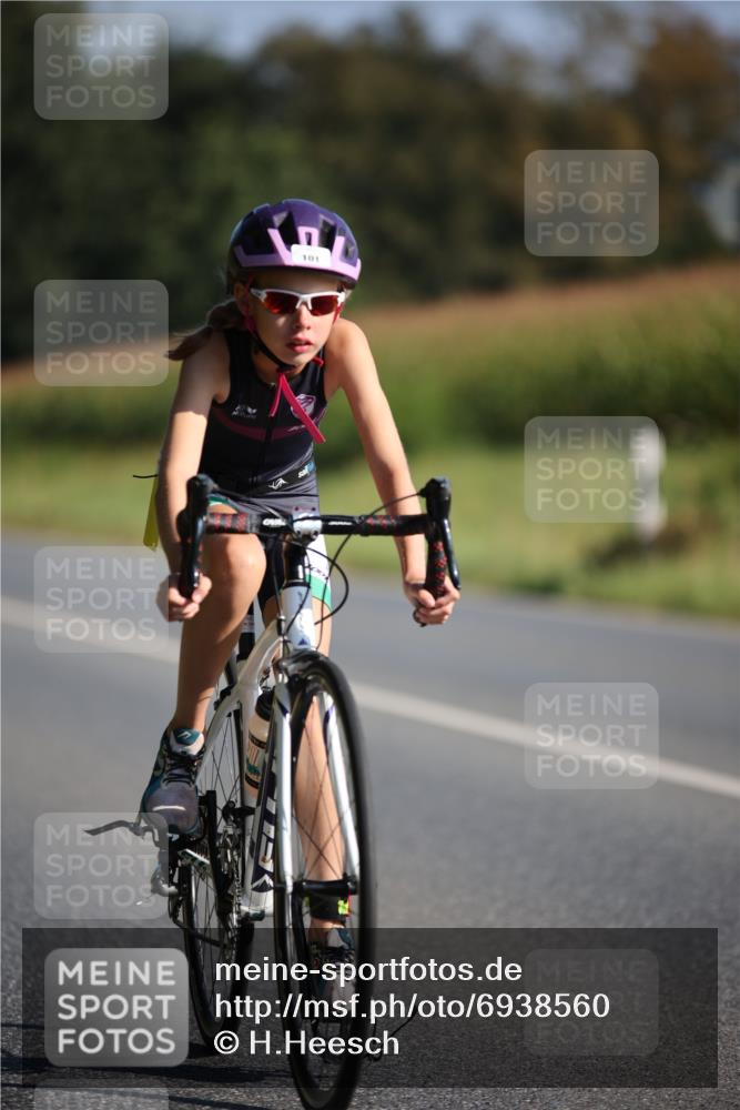 01.09.2024 - 17. Tribühne Triathlon H.Heesch http://msf.ph/oto/6938560 01.09.2024 09:47:03 Radfahren 101 meine-sportfotos.de