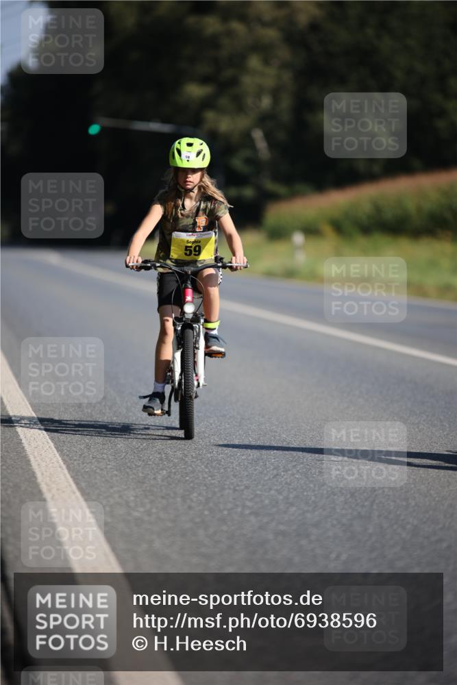 01.09.2024 - 17. Tribühne Triathlon H.Heesch http://msf.ph/oto/6938596 01.09.2024 10:05:26 Radfahren 59 meine-sportfotos.de