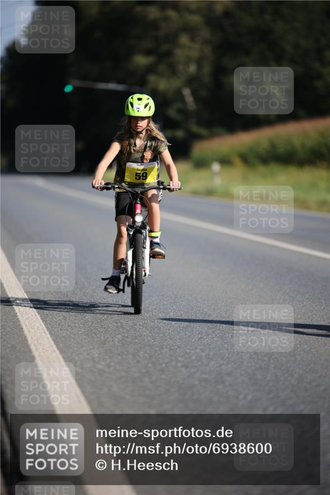 01.09.2024 - 17. Tribühne Triathlon H.Heesch http://msf.ph/oto/6938600 01.09.2024 10:05:26 Radfahren 59 meine-sportfotos.de