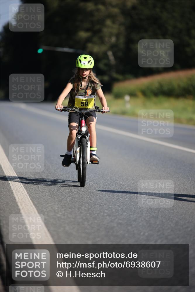01.09.2024 - 17. Tribühne Triathlon H.Heesch http://msf.ph/oto/6938607 01.09.2024 10:05:26 Radfahren 59 meine-sportfotos.de